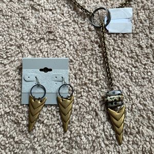 Necklace and earring set